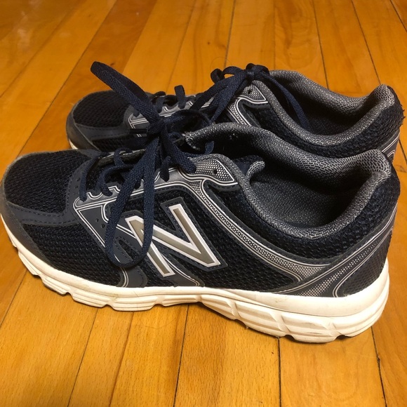 Size 7.5 New Balance running shoes - Picture 3 of 3